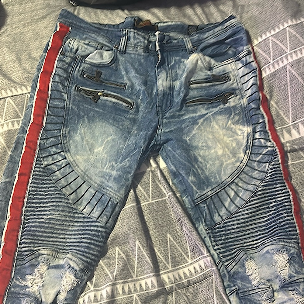 Men's distressed jeans